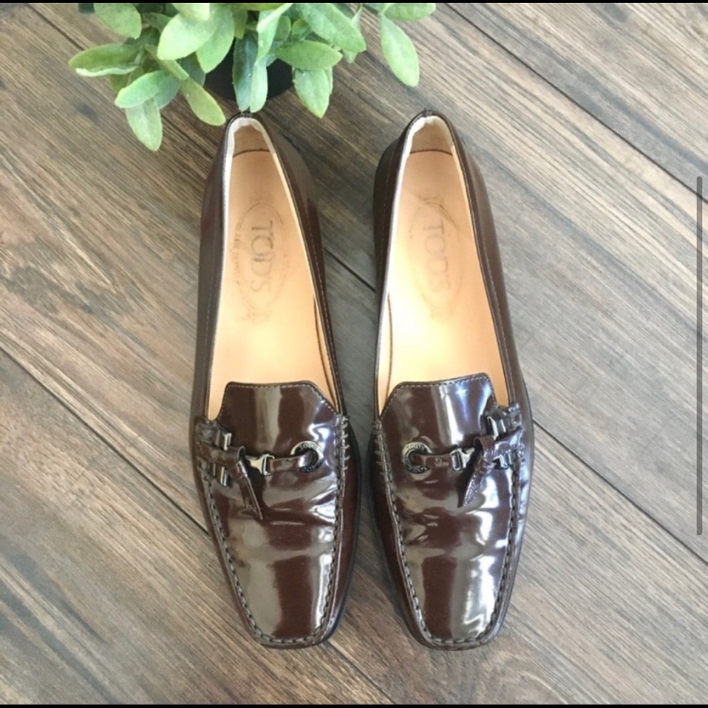 Tod’s brown leather Driving Loafer Slip